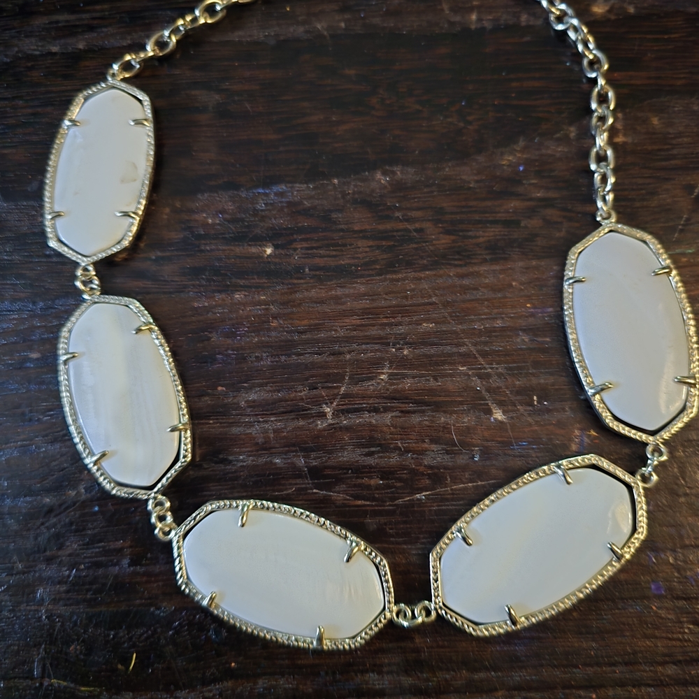 Elegant Gold and Cream Necklace